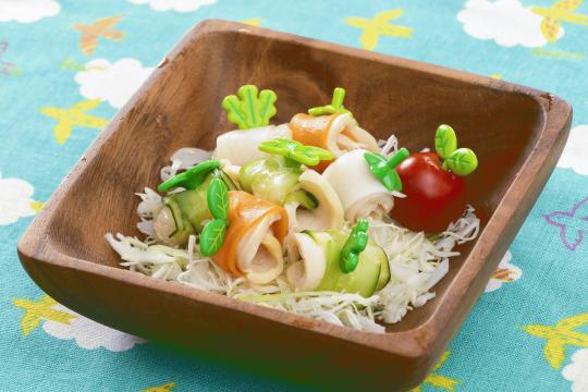 蒸し鶏と野菜のくるくるピクルス